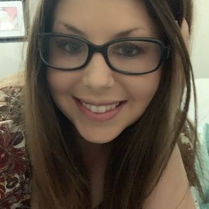 Meet your Posher, Cassandra